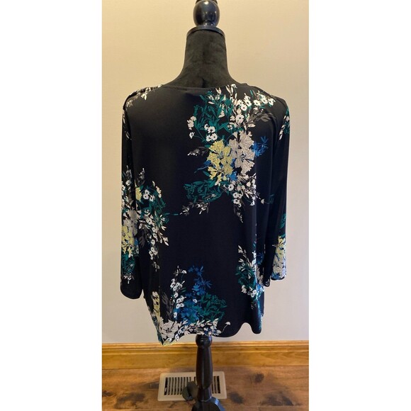 Style & Co Faux Wrap Blouse Size 1X Black Floral + Stretch 3/4 Sleeve V neck Top - Picture 6 of 11
